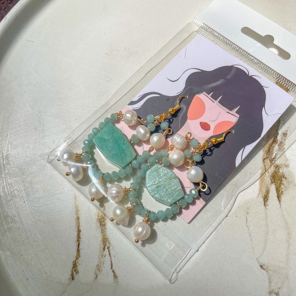 🥳Host pick🥳: for best jewelry pick…Green pearl aquamarine earrings